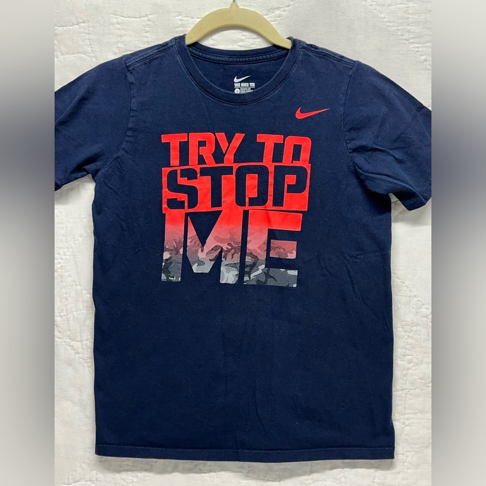 YOUTH Nike tshirt, Size Large